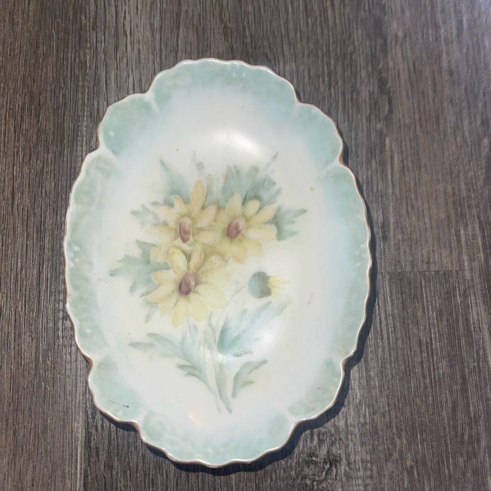 SOLD M. Lynch 1969 Signed Vintage Hand Painted Porcelain Yellow Daisies Plate